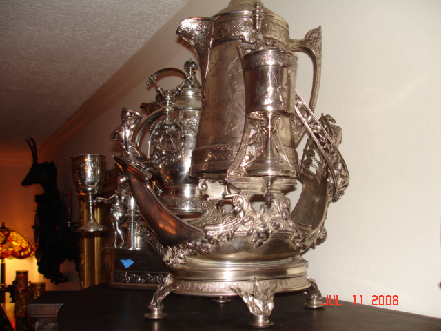 Tilting water pitcher