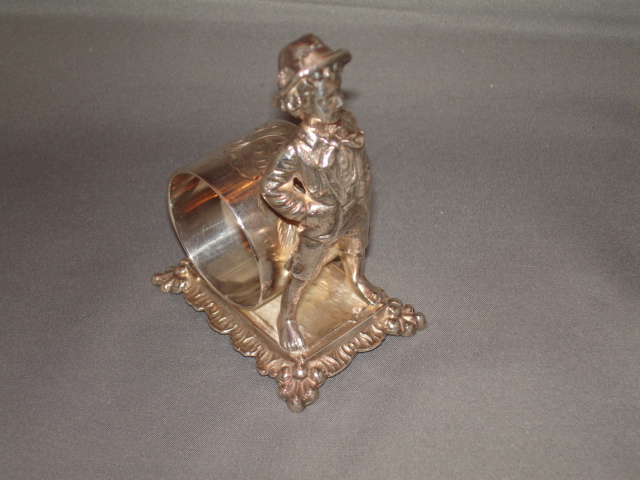 Figural napkin ring