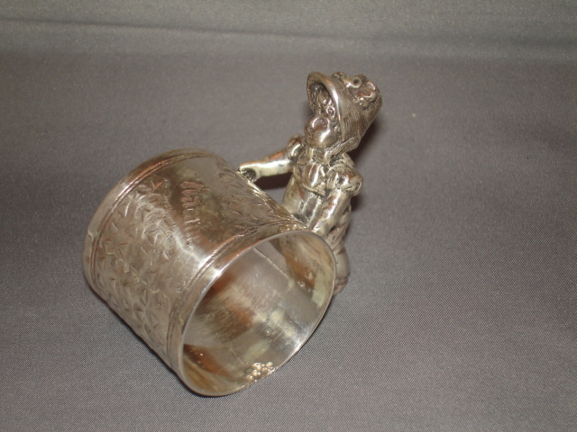 Figural napkin ring