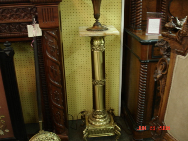 Metal/brass pedestal