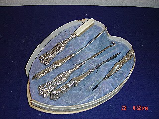 Dresser set