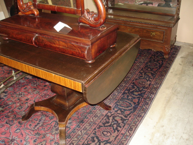 Drop leaf table