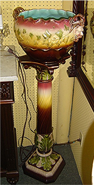 Sarreguemines pedestal/urn