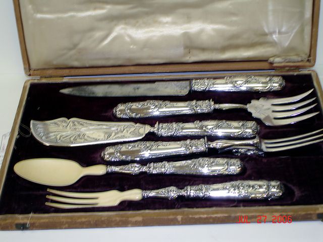 Serving pieces