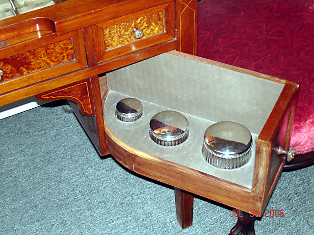 Vanity table