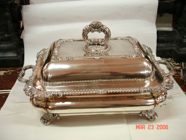Covered entree dish