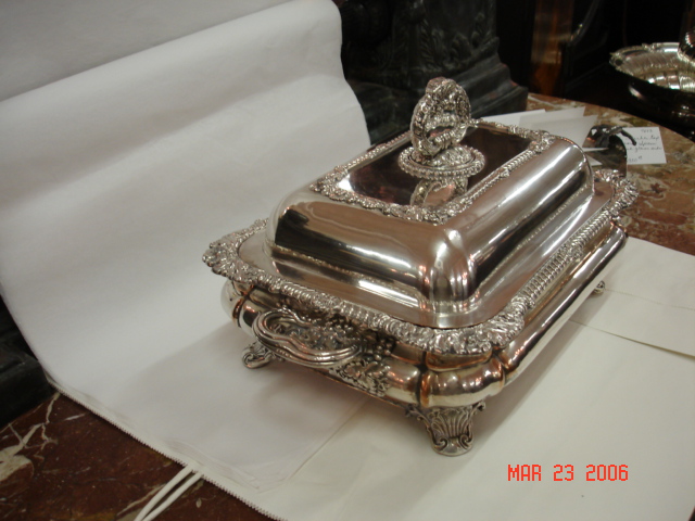 Covered entree dish