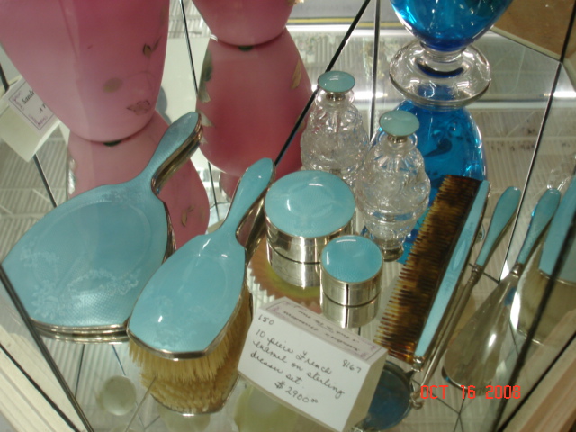 Dresser set
