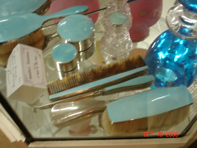 Dresser set