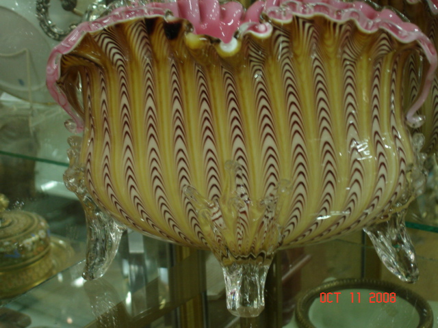 Footed bowl